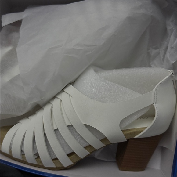 Easy Street Women's Vanni Heeled Sandal NWT - Picture 8 of 8